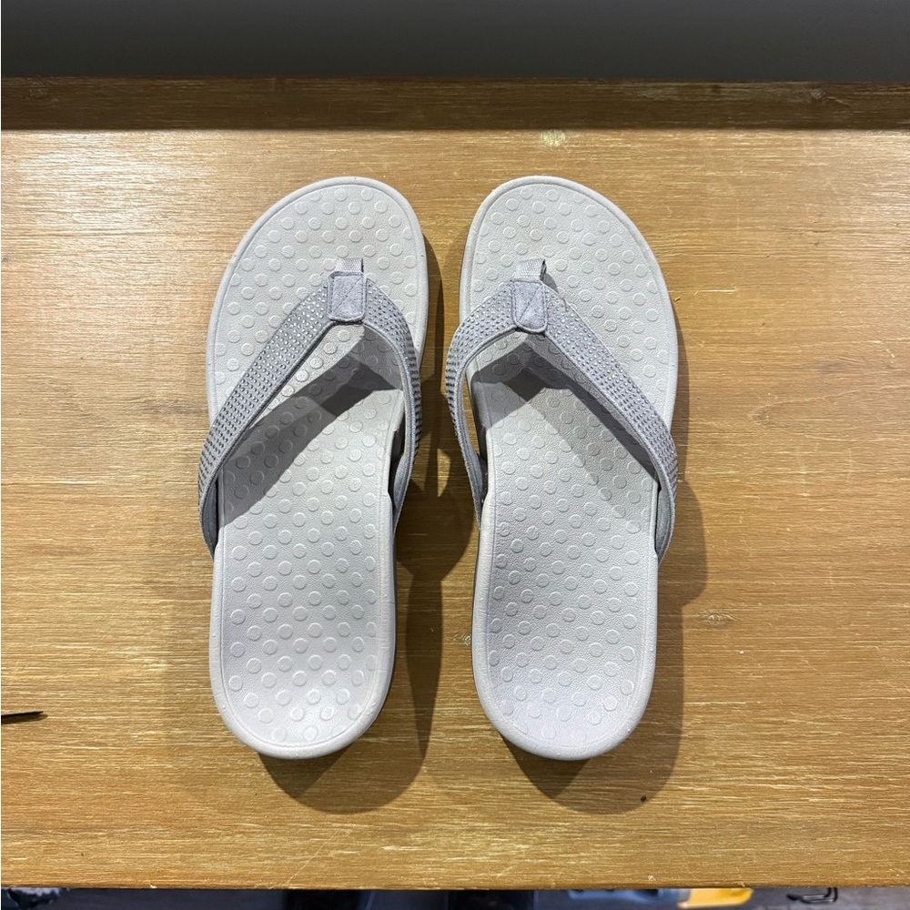 Vionic Orthotic Flip Flops Gray Women’s 9 Comfort Arch Support Sandals